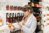 vrouw scant makeup product